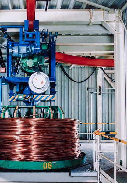 Systèmes de convoyeurs au sol et aériens